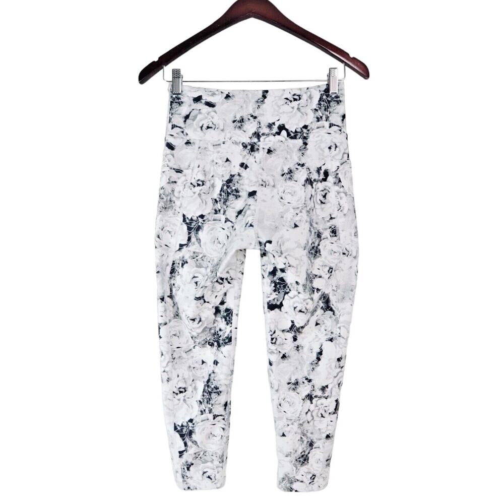 Marika Size M High Rise Crop Leggings Stone Floral Gray MLC0844A - Picture 4 of 8